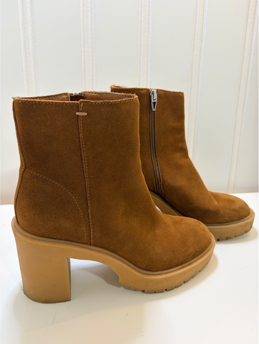 Dolce Vita Women's Brown Suede Lug Sole Block Heel Ankle Boots Size 8